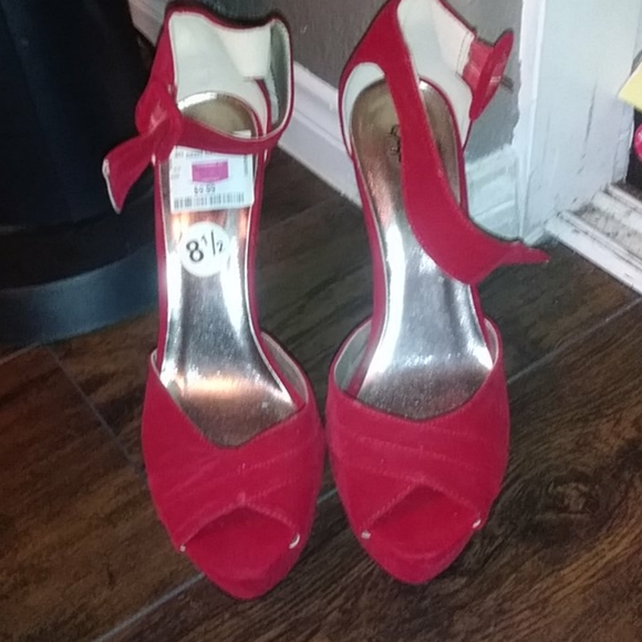 Red Heels - Picture 2 of 3